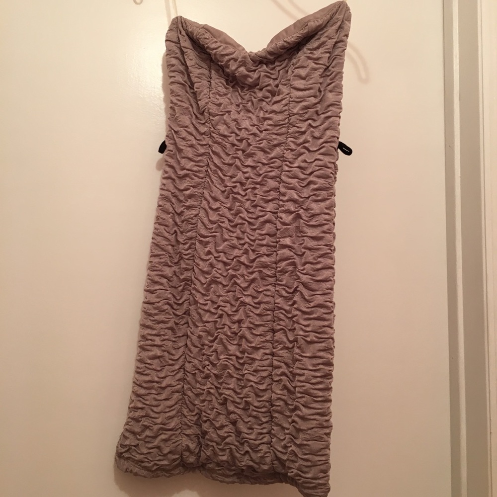 Lulu’s strapless dress